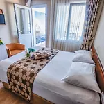Vongole Hotel *